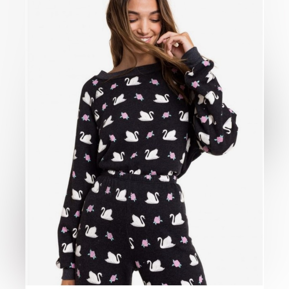 Wild fox swan and roses crew neck